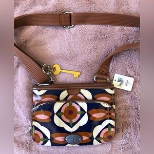 Fossil purse with unique design! Fun and functional